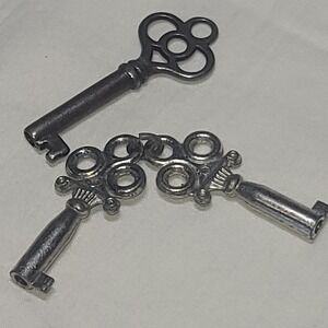 Vintage Barrel key lot 3 Club Shaped lock safe door Desk Curio Trunks Crafts